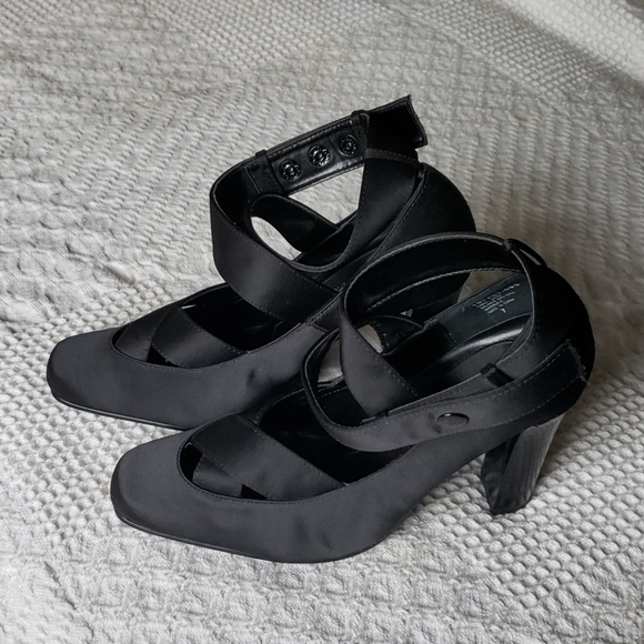 Colin Stuart Black Satin Ballet Heels - Picture 3 of 8